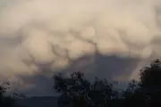 Nuages mammatus spectaculaires dans l'arrière-pays niçois