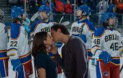 Off Campus : une romance de hockey qui casse les codes avec profondeur