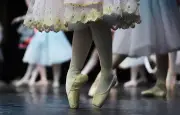 Opéra de Paris : vente exceptionnelle de costumes et accessoires