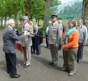 Passation du drapeau de la Brigade Carnot à l'Amicale du 34e RI