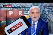 Patrick Besson imagine une France obsédée par l'immigration et l'insécurité