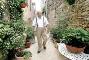 Pierre Bellemare : l'homme de radio amoureux du Périgord