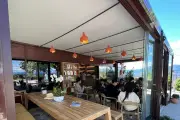 Près de Cannes, un office de tourisme transformé en restaurant convivial