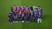 PSG-Brest : l'entrée émouvante des Parisiens avec leurs enfants au Parc