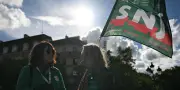 Rassemblement à Paris pour défendre la liberté de la presse attaquée