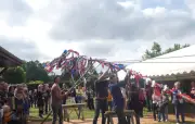 Retour de la tradition gasconne du Mai à Belin-Béliet
