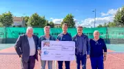 Richard Gasquet remet un chèque de 5 000 € au Tennis-Club de Sérignan