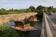 Roquebrune-sur-Argens : une piste cyclable sur le vieux pont historique
