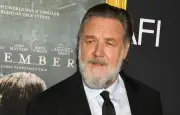 Russell Crowe gère ses fans à Paris : une leçon de maîtrise