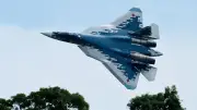 Russie : premières images du Su-57D, version biplace du chasseur furtif