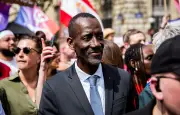 Saint-Denis : le préfet demande au maire de remettre le portrait de Macron