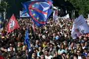 Serbie : à Belgrade, les manifestants continuent de réclamer des élections anticipées