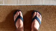 Short et tongs au travail : que dit la loi en cas de canicule ?