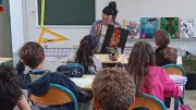 À Sévérac d’Aveyron, les élèves créent un bestiaire animal avec Lucie Brunellière