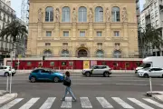 Toulon : l'opéra dévoile sa façade nord rénovée après le retrait de la bâche