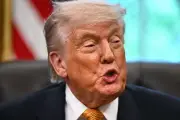 Trump confirme le cessez-le-feu après une attaque contre trois navires américains