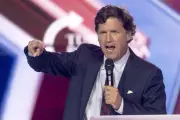 Tucker Carlson : l'influenceur MAGA plus trumpiste que Trump