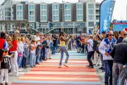 Une fresse climatique géante en tissu recyclé à La Rochelle
