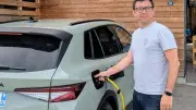 Valentin réduit sa facture d'électricité de 70% et gagne de l'argent en rechargeant sa voiture