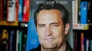 Vente aux enchères Matthew Perry : objets personnels et scripts Friends