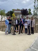 Végétalisation de la cour d'école à Vaux : un espace plus frais et ludique