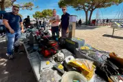 Vide-greniers maritime d'Antibes : passionnés et visiteurs au rendez-vous
