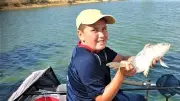 Vide-greniers solidaire à Montblanc pour soutenir Fishing therapy et le jeune Tiago