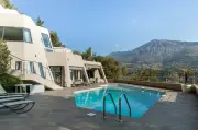Villa Galactica : un vaisseau spatial posé sur les hauteurs de Menton