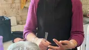 Virginie, coiffeuse à domicile depuis 24 ans : confidences et lien social