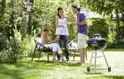 Weber Compact Kettle : le barbecue charbon à 98,99 € sur Cdiscount