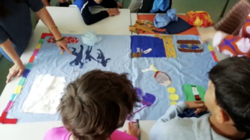 700 habitants exposent leurs drapeaux à la médiathèque de Frontignan