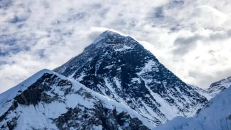 Abandonné à 8000 m sur l'Everest, il survit une semaine seul
