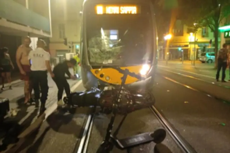 Accident entre un tram et une moto à Nice cette nuit : le motard transporté à l'hôpital