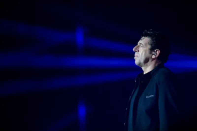 Affaire Bruel : le chanteur présenté à un juge pour viols, incarcération requise