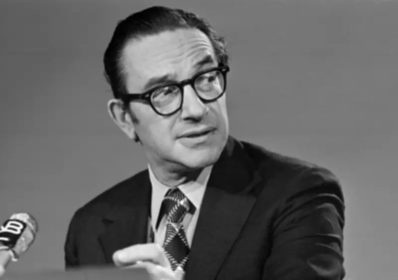 Alan Greenspan, icône du libéralisme débridé, est mort à 96 ans