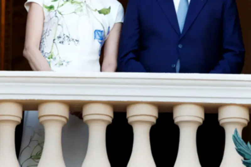 Albert II et Charlène assistent à la Fête-Dieu à Monaco