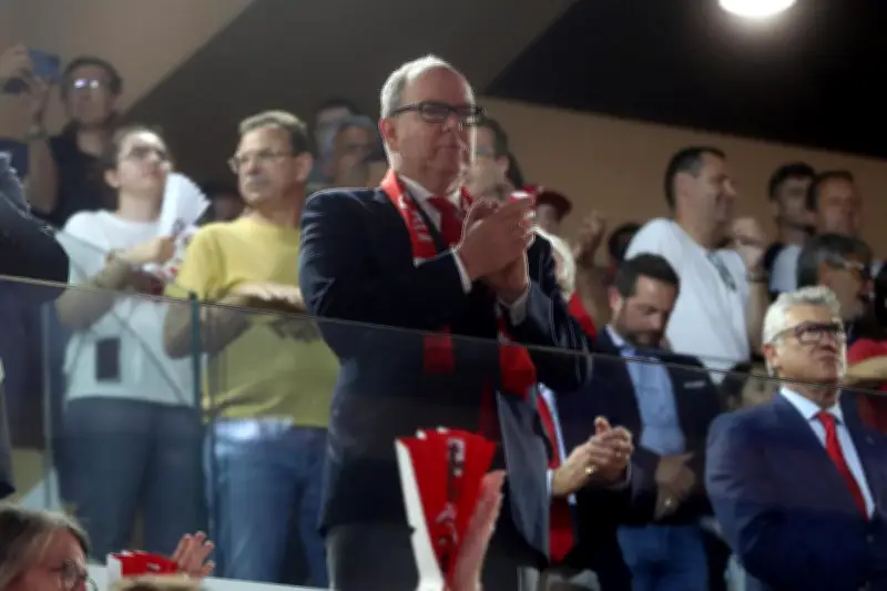 Albert II félicite l'AS Monaco Basket pour son troisième titre de champion de France