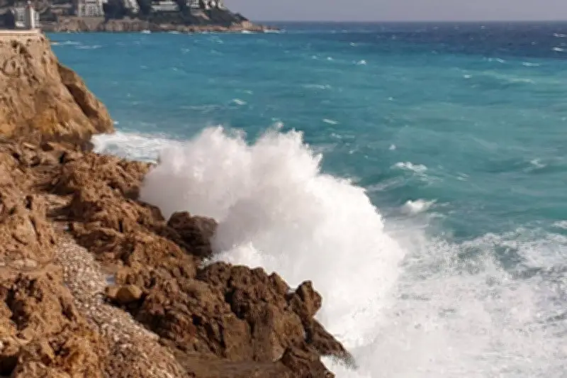Alerte forte houle : baignade interdite ce mercredi dans les Alpes-Maritimes