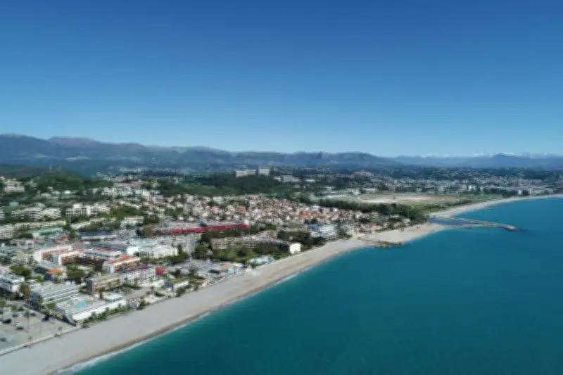 Alerte sur la qualité de l'eau de baignade à Villeneuve-Loubet