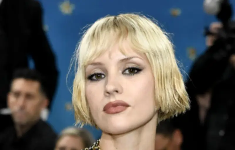 Angèle révèle sa relation avec une personne non francophone