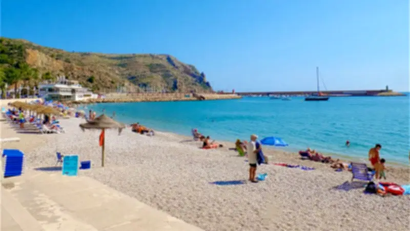 Arnaques aux vacances boostées par l'IA : témoignez