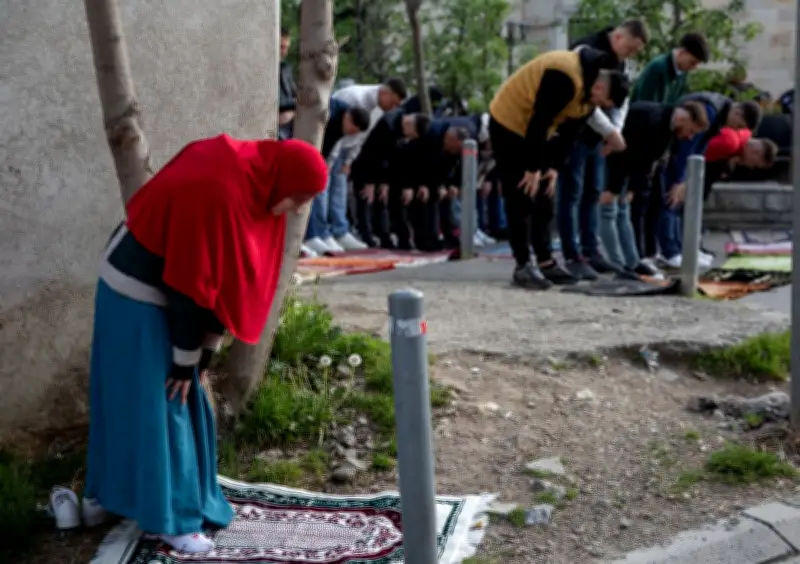 Au Kosovo, le voile de la discorde enflamme le débat