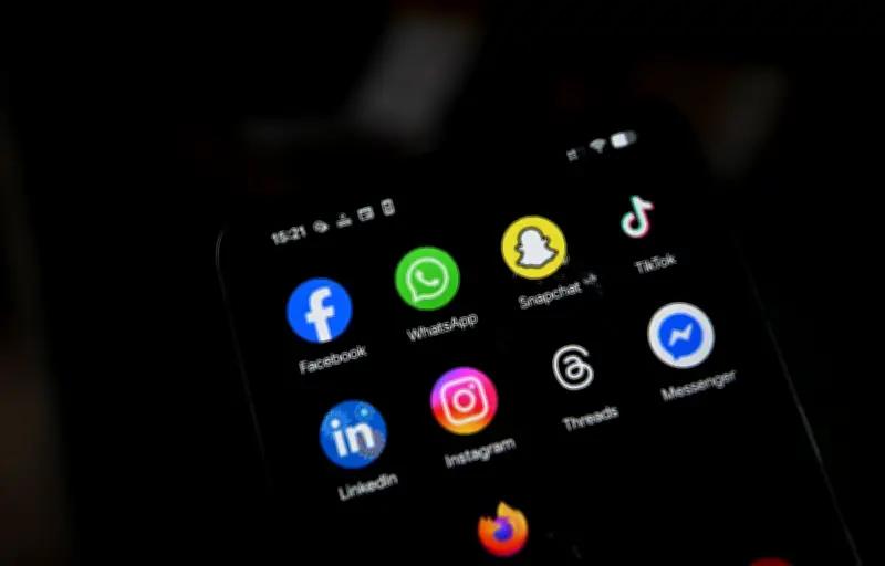 Australie : amende doublée à 60 millions d'euros pour les réseaux sociaux contournant l'interdiction des moins de 16 ans