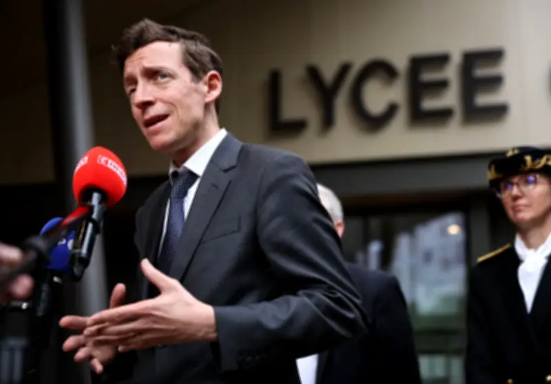 Bac et canicule : le ministre bricole sur les horaires