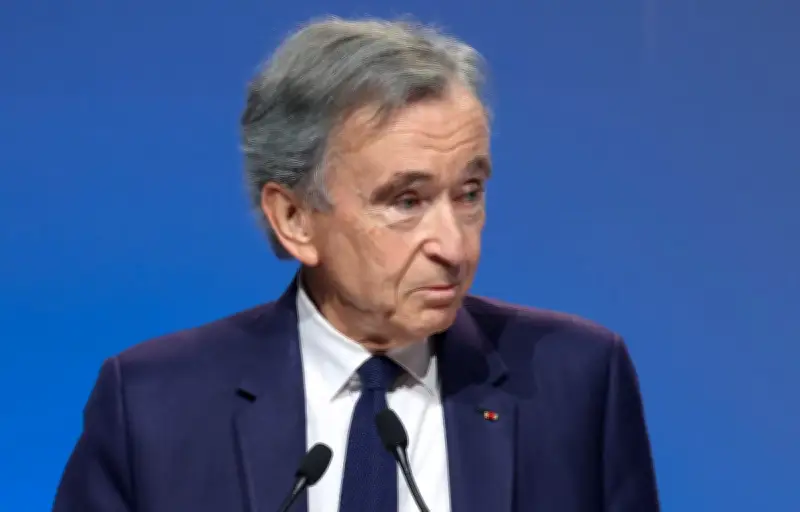 Bernard Arnault : une biographie critique secoue le monde du luxe