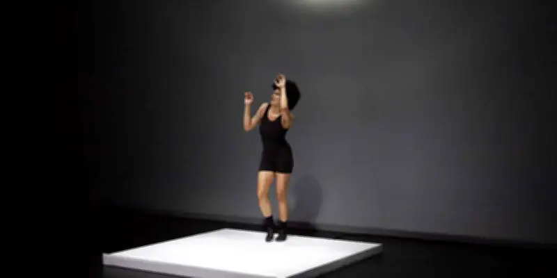 Betty Tchomanga : quand la danse tisse histoire personnelle et héritage postcolonial