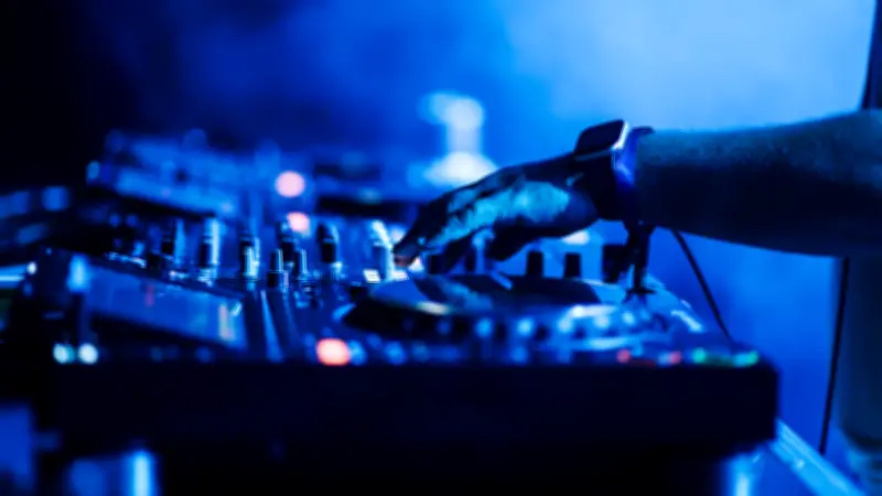 Blague de DJ Bens dans un TGV : diffusion de porno devant une enfant