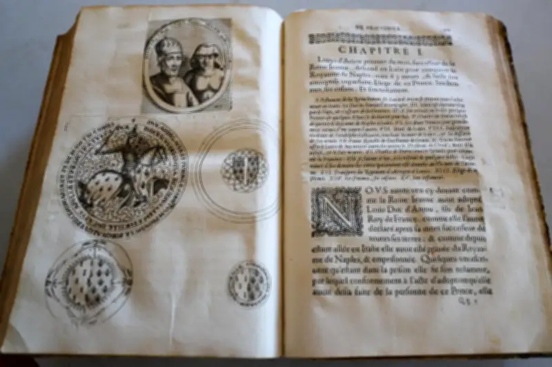 Brignoles : un livre de 1655 sur les comtes de Provence offert au musée