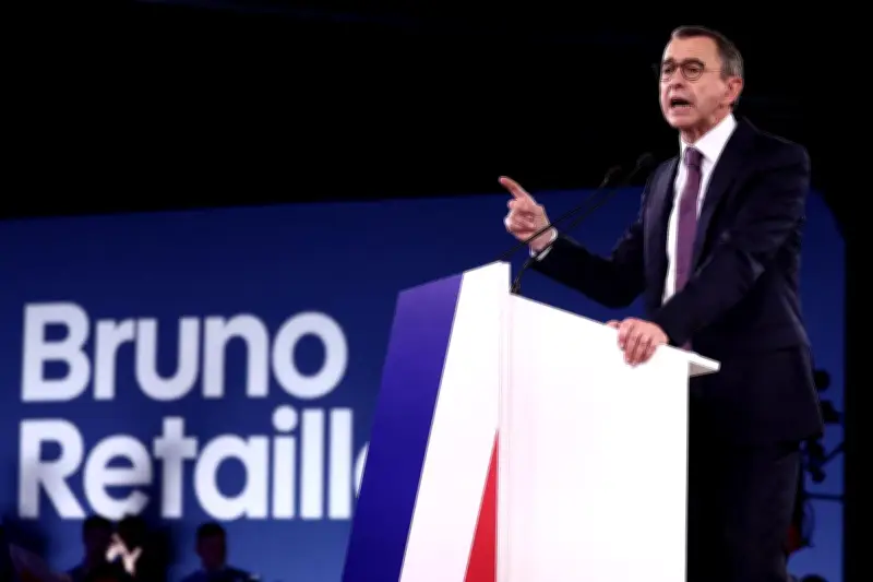 Bruno Retailleau en meeting : il promet un référendum sur l'immigration