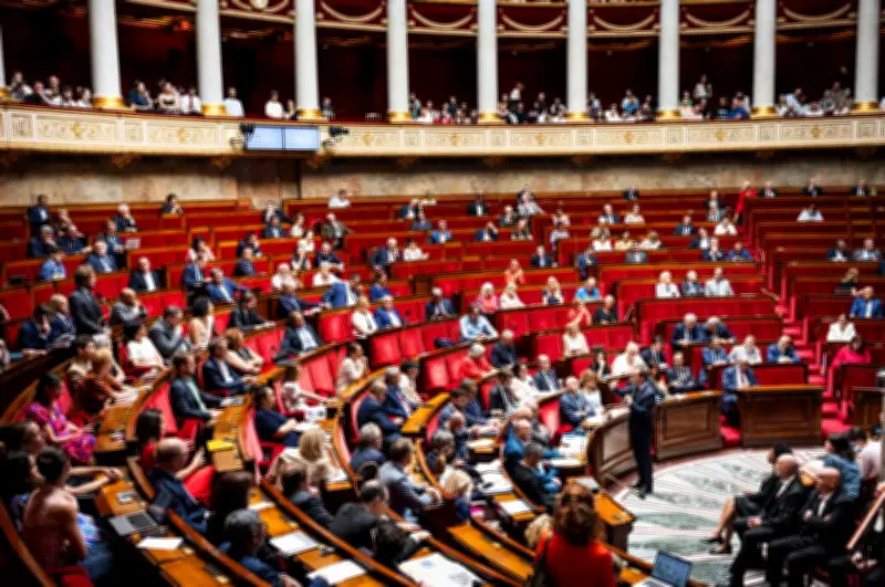 Bâtiments publics inadaptés : État et élus locaux se renvoient la balle